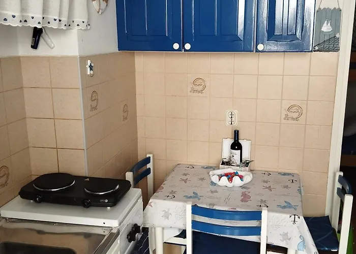 Anchor Apartment *